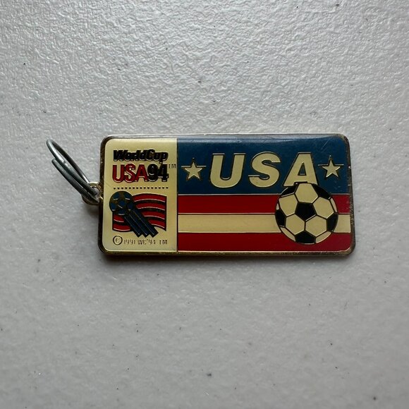 Vintage 1994 World Cup USA Keychain – Peter David Inc Soccer Collectible - Picture 1 of 2